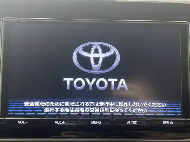 トヨタ ヴォクシー ZS 埼玉県 2017(平29)年 3.1万km ホワイトパールクリスタルシャイン 純正９型ナビ　ＮＳＺＴ－Ｙ６６Ｔ　フルセグ　ＢＴ　ＤＶＤ　純正１２型フリップダウンモニター　両側電動スライド　バックカメラ　クルーズコントロール　純正ドアバイザー　純正フロアマット　ＬＥＤへッドライト