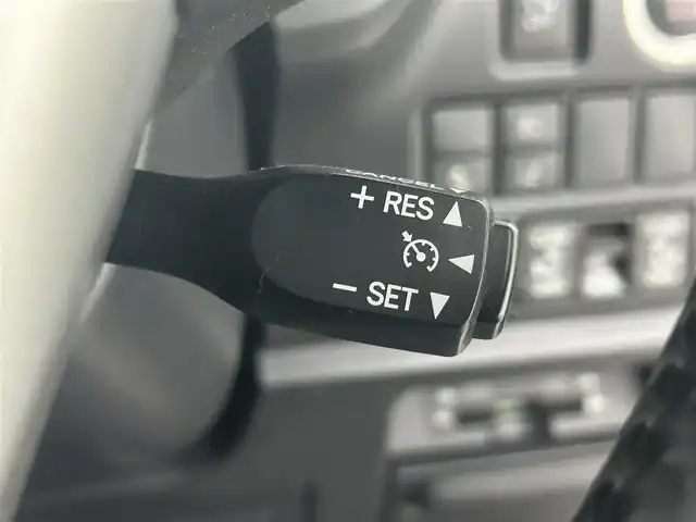 トヨタ ヴォクシー ZS 埼玉県 2017(平29)年 3.1万km ホワイトパールクリスタルシャイン 純正９型ナビ　ＮＳＺＴ－Ｙ６６Ｔ　フルセグ　ＢＴ　ＤＶＤ　純正１２型フリップダウンモニター　両側電動スライド　バックカメラ　クルーズコントロール　純正ドアバイザー　純正フロアマット　ＬＥＤへッドライト