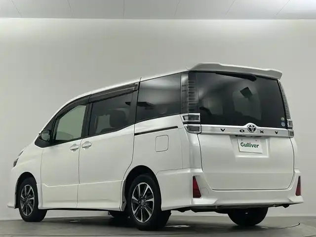 トヨタ ヴォクシー ZS 埼玉県 2017(平29)年 3.1万km ホワイトパールクリスタルシャイン 純正９型ナビ　ＮＳＺＴ－Ｙ６６Ｔ　フルセグ　ＢＴ　ＤＶＤ　純正１２型フリップダウンモニター　両側電動スライド　バックカメラ　クルーズコントロール　純正ドアバイザー　純正フロアマット　ＬＥＤへッドライト