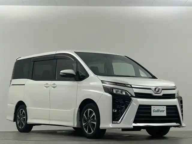 トヨタ ヴォクシー ZS 埼玉県 2017(平29)年 3.1万km ホワイトパールクリスタルシャイン 純正９型ナビ　ＮＳＺＴ－Ｙ６６Ｔ　フルセグ　ＢＴ　ＤＶＤ　純正１２型フリップダウンモニター　両側電動スライド　バックカメラ　クルーズコントロール　純正ドアバイザー　純正フロアマット　ＬＥＤへッドライト