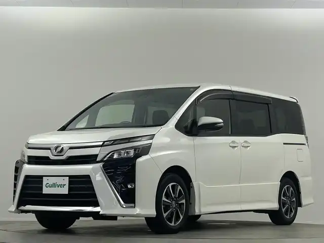トヨタ ヴォクシー ZS 埼玉県 2017(平29)年 3.1万km ホワイトパールクリスタルシャイン 純正９型ナビ　ＮＳＺＴ－Ｙ６６Ｔ　フルセグ　ＢＴ　ＤＶＤ　純正１２型フリップダウンモニター　両側電動スライド　バックカメラ　クルーズコントロール　純正ドアバイザー　純正フロアマット　ＬＥＤへッドライト