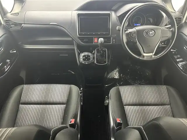 トヨタ ヴォクシー ZS 埼玉県 2017(平29)年 3.1万km ホワイトパールクリスタルシャイン 純正９型ナビ　ＮＳＺＴ－Ｙ６６Ｔ　フルセグ　ＢＴ　ＤＶＤ　純正１２型フリップダウンモニター　両側電動スライド　バックカメラ　クルーズコントロール　純正ドアバイザー　純正フロアマット　ＬＥＤへッドライト