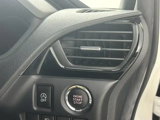 トヨタ ヴォクシー ZS 埼玉県 2017(平29)年 3.1万km ホワイトパールクリスタルシャイン 純正９型ナビ　ＮＳＺＴ－Ｙ６６Ｔ　フルセグ　ＢＴ　ＤＶＤ　純正１２型フリップダウンモニター　両側電動スライド　バックカメラ　クルーズコントロール　純正ドアバイザー　純正フロアマット　ＬＥＤへッドライト