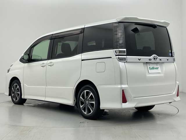 トヨタ ヴォクシー ZS 愛知県 2017(平29)年 3.1万km ホワイトパールクリスタルシャイン 純正９型ナビ（ＮＳＺＴ－Ｙ６６Ｔ）/・フルセグTV/・Bluetooth接続/・CD/DVD/バックカメラ/純正１２型フリップダウンモニター/両側電動スライドドア/クルーズコントロール/純正ドアバイザー/純正フロアマット/ＬＥＤオートライト/オートハイビーム/トヨタセーフティセンスC/・プリクラッシュセーフティ/・レーンディパーチャーアラート/先行車発進告知機能/LEDフォグランプ