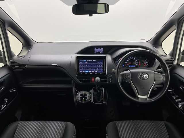 トヨタ ヴォクシー ZS 愛知県 2017(平29)年 3.1万km ホワイトパールクリスタルシャイン 純正９型ナビ（ＮＳＺＴ－Ｙ６６Ｔ）/・フルセグTV/・Bluetooth接続/・CD/DVD/バックカメラ/純正１２型フリップダウンモニター/両側電動スライドドア/クルーズコントロール/純正ドアバイザー/純正フロアマット/ＬＥＤオートライト/オートハイビーム/トヨタセーフティセンスC/・プリクラッシュセーフティ/・レーンディパーチャーアラート/先行車発進告知機能/LEDフォグランプ