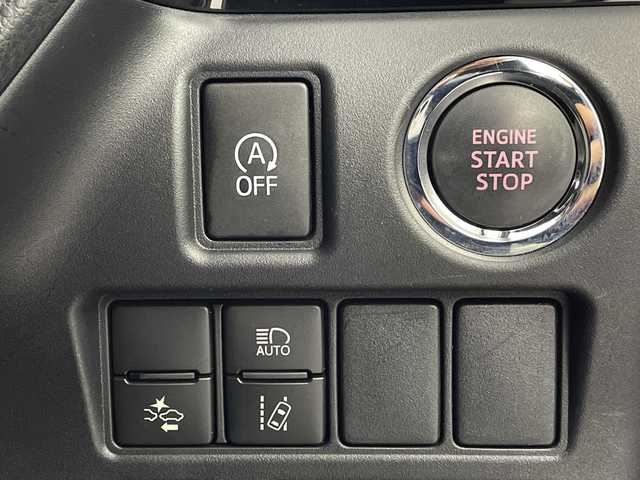 トヨタ ヴォクシー ZS 愛知県 2017(平29)年 3.1万km ホワイトパールクリスタルシャイン 純正９型ナビ（ＮＳＺＴ－Ｙ６６Ｔ）/・フルセグTV/・Bluetooth接続/・CD/DVD/バックカメラ/純正１２型フリップダウンモニター/両側電動スライドドア/クルーズコントロール/純正ドアバイザー/純正フロアマット/ＬＥＤオートライト/オートハイビーム/トヨタセーフティセンスC/・プリクラッシュセーフティ/・レーンディパーチャーアラート/先行車発進告知機能/LEDフォグランプ