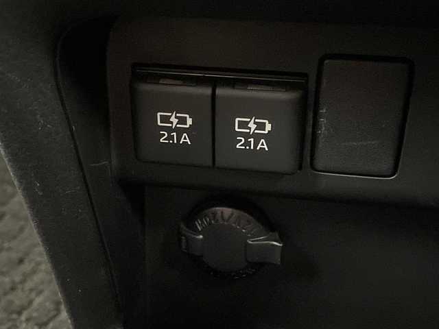 トヨタ ヴォクシー ZS 愛知県 2017(平29)年 3.1万km ホワイトパールクリスタルシャイン 純正９型ナビ（ＮＳＺＴ－Ｙ６６Ｔ）/・フルセグTV/・Bluetooth接続/・CD/DVD/バックカメラ/純正１２型フリップダウンモニター/両側電動スライドドア/クルーズコントロール/純正ドアバイザー/純正フロアマット/ＬＥＤオートライト/オートハイビーム/トヨタセーフティセンスC/・プリクラッシュセーフティ/・レーンディパーチャーアラート/先行車発進告知機能/LEDフォグランプ