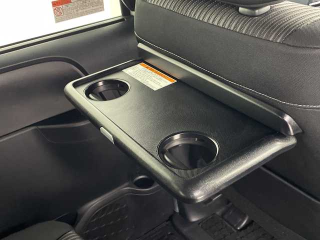 トヨタ ヴォクシー ZS 愛知県 2017(平29)年 3.1万km ホワイトパールクリスタルシャイン 純正９型ナビ（ＮＳＺＴ－Ｙ６６Ｔ）/・フルセグTV/・Bluetooth接続/・CD/DVD/バックカメラ/純正１２型フリップダウンモニター/両側電動スライドドア/クルーズコントロール/純正ドアバイザー/純正フロアマット/ＬＥＤオートライト/オートハイビーム/トヨタセーフティセンスC/・プリクラッシュセーフティ/・レーンディパーチャーアラート/先行車発進告知機能/LEDフォグランプ