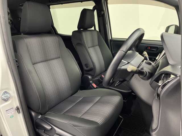 トヨタ ヴォクシー ZS 愛知県 2017(平29)年 3.1万km ホワイトパールクリスタルシャイン 純正９型ナビ（ＮＳＺＴ－Ｙ６６Ｔ）/・フルセグTV/・Bluetooth接続/・CD/DVD/バックカメラ/純正１２型フリップダウンモニター/両側電動スライドドア/クルーズコントロール/純正ドアバイザー/純正フロアマット/ＬＥＤオートライト/オートハイビーム/トヨタセーフティセンスC/・プリクラッシュセーフティ/・レーンディパーチャーアラート/先行車発進告知機能/LEDフォグランプ