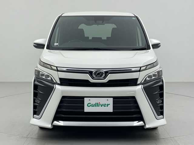 トヨタ ヴォクシー ZS 愛知県 2017(平29)年 3.1万km ホワイトパールクリスタルシャイン 純正９型ナビ（ＮＳＺＴ－Ｙ６６Ｔ）/・フルセグTV/・Bluetooth接続/・CD/DVD/バックカメラ/純正１２型フリップダウンモニター/両側電動スライドドア/クルーズコントロール/純正ドアバイザー/純正フロアマット/ＬＥＤオートライト/オートハイビーム/トヨタセーフティセンスC/・プリクラッシュセーフティ/・レーンディパーチャーアラート/先行車発進告知機能/LEDフォグランプ