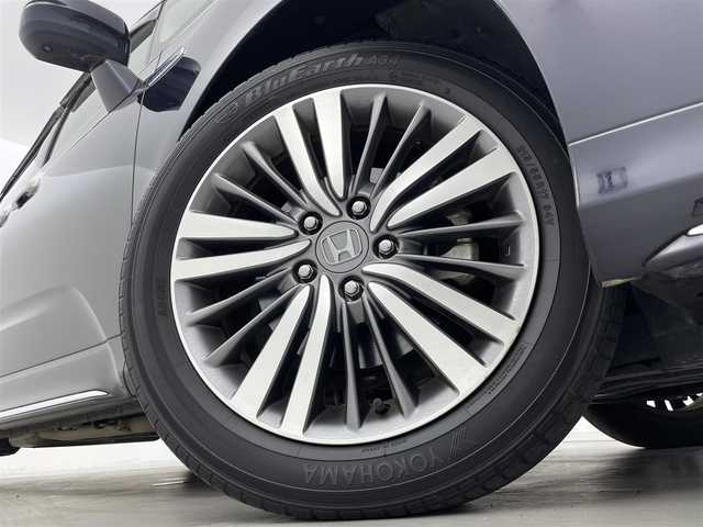 ホンダ オデッセイ ハイブリッド アブソルート・EXホンダセンジング 群馬県 2020(令2)年 2.4万km プレミアムヴィーナスブラックP 純正9インチHondaインターナビ/（フルセグＴＶ/BT/CD/DVD/AM/FM）/ビルトインETC2.0/===============/マルチビューカメラシステム/スマートパーキングアシスト/両側パワースライドドア/前席シートヒーター/前席パワーシート/後退出庫サポート/ブラインドスポットモニター/ホンダセンシング/・衝突軽減ブレーキ〈CMBS〉/・誤発進抑制機能/・歩行者事故低減ステアリング/・路外逸脱抑制機能/・渋滞追従機能付ACC〈アダプティブ・クルーズ・コントロール〉/・LKAS〈車線維持支援システム〉/・先行車発進お知らせ機能/・標識認識機能/AC100V電源/デジタルミラー型ドライブレコーダー/大型アームレスト・センターコンソール