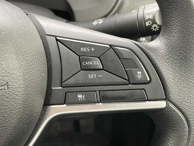 日産 ノート e－パワー X 岡山県 2018(平30)年 3.9万km パール 純正SDナビゲーション/(CD/DVD/SD/BT/USB/ワンセグTV)/全周囲カメラ/純正ドライブレコーダー前方/ETC/ステアリングスイッチ/衝突軽減ブレーキ/レーンキープアシスト/レーダークルーズコントロール/オートハイビームアシスト/LEDヘッドライト/純正15インチAW/スマートキー