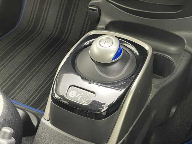 日産 ノート e－パワー X 岡山県 2018(平30)年 3.9万km パール 純正SDナビゲーション/(CD/DVD/SD/BT/USB/ワンセグTV)/全周囲カメラ/純正ドライブレコーダー前方/ETC/ステアリングスイッチ/衝突軽減ブレーキ/レーンキープアシスト/レーダークルーズコントロール/オートハイビームアシスト/LEDヘッドライト/純正15インチAW/スマートキー