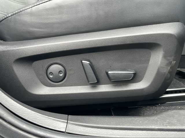 三菱 アウトランダー ＰＨＥＶ G 岩手県 2022(令4)年 6.3万km チタニウムグレーメタリック 純正メモリナビ/全周囲モニター/パドルシフト/パワーバックドア/AC1500W電源/ワイヤレス充電/レーダークルーズコントロール/ステアリングヒーター/シートヒーター/パワーシート/ハーフレザーシート/ETC2.0/電動格納ミラー/純正フロアマット/横滑り防止装置/盗難防止装置/LEDヘッドライト/フォグランプ