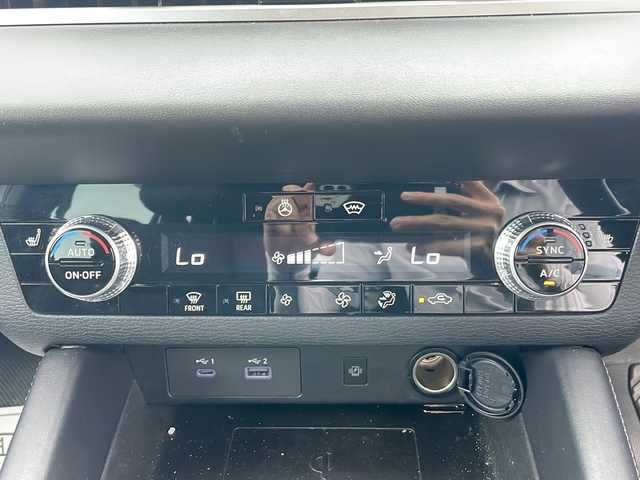 三菱 アウトランダー ＰＨＥＶ G 岩手県 2022(令4)年 6.3万km チタニウムグレーメタリック 純正メモリナビ/全周囲モニター/パドルシフト/パワーバックドア/AC1500W電源/ワイヤレス充電/レーダークルーズコントロール/ステアリングヒーター/シートヒーター/パワーシート/ハーフレザーシート/ETC2.0/電動格納ミラー/純正フロアマット/横滑り防止装置/盗難防止装置/LEDヘッドライト/フォグランプ