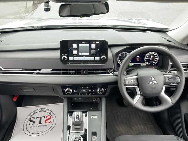 三菱 アウトランダー ＰＨＥＶ G 岩手県 2022(令4)年 6.3万km チタニウムグレーメタリック 純正メモリナビ/全周囲モニター/パドルシフト/パワーバックドア/AC1500W電源/ワイヤレス充電/レーダークルーズコントロール/ステアリングヒーター/シートヒーター/パワーシート/ハーフレザーシート/ETC2.0/電動格納ミラー/純正フロアマット/横滑り防止装置/盗難防止装置/LEDヘッドライト/フォグランプ