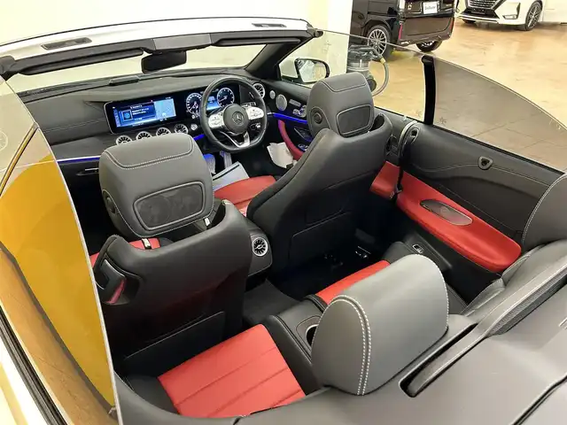 メルセデス・ベンツ Ｅ２００ カブリオレ スポーツ 群馬県 2019(令1)年 1.9万km ダイヤモンドホワイト レーダーセーフティーパッケージ/・アクティブブレーキアシスト/・レーンチェンジアシスト/・ブラインドスポットアシスト/・アダプティブクルーズコントロール/・クリアランスソナー/・オートマチックハイビーム/Burmesterサウンド/純正ナビ/　　フルセグTV/    BT/SD/USB/AM/FM/AppleCarPlay/全方位カメラ/LEDオートライト/本革シート/パワーシート/シートヒーター/エアシート/シートメモリー/純正19インチAW/パドルシフト/ステアリングスイッチ/ステアリングヒーター/電動パーキングブレーキ/アイドリングストップ/ヘッドアップディスプレイ/ビルトインETC2.0/スマートキー