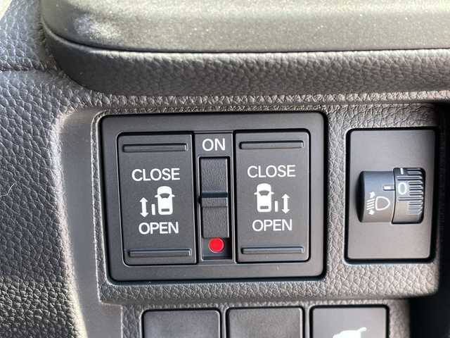 ホンダ ステップワゴン eHEV エアー EX 愛知県 2025(令7)年 0.1千km プラチナホワイトパール 登録済未使用車/純正11.4型ナビ/フリップダウンモニター１５．６型/両側パワースライドドア/レーダークルーズコントロール/シートヒーター/バックカメラ/電動リアゲート/コーナーセンサー/純正アルミホイール/ブラインドスポットモニター/LEDヘッドライト/パドルシフト/リアオートエアコン/オートマチックハイビーム/フルセグ/CD DVD/Bluetooth/ステアリングスイッチ/スマートキー/プッシュスタート