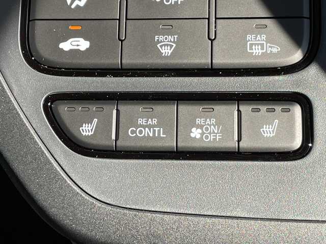 ホンダ ステップワゴン eHEV エアー EX 愛知県 2025(令7)年 0.1千km プラチナホワイトパール 登録済未使用車/純正11.4型ナビ/フリップダウンモニター１５．６型/両側パワースライドドア/レーダークルーズコントロール/シートヒーター/バックカメラ/電動リアゲート/コーナーセンサー/純正アルミホイール/ブラインドスポットモニター/LEDヘッドライト/パドルシフト/リアオートエアコン/オートマチックハイビーム/フルセグ/CD DVD/Bluetooth/ステアリングスイッチ/スマートキー/プッシュスタート