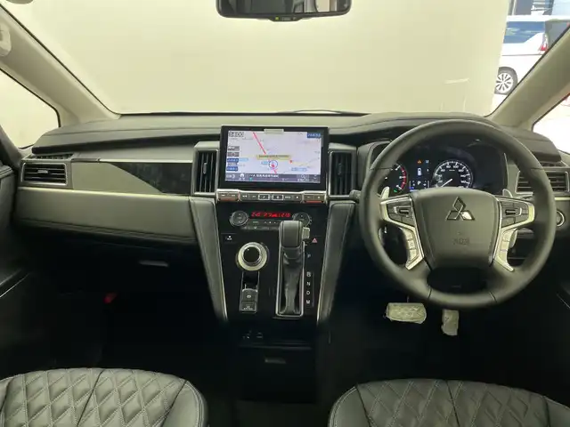 三菱 デリカＤ：５ ブラックエディション 群馬県 2025(令7)年 0.1千km ホワイトダイヤモンド 登録済未使用車　純正ＡＬＰＩＮＥ１１型ナビ　純正ＡＬＩＰＩＮＥ１２．８型後席モニター　全周囲カメラ　衝突被害軽減ブレーキ　ブラインドスポットモニター　両側電動スライドドア　シートヒーター　禁煙車