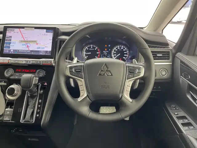 三菱 デリカＤ：５ ブラックエディション 群馬県 2025(令7)年 0.1千km ホワイトダイヤモンド 登録済未使用車　純正ＡＬＰＩＮＥ１１型ナビ　純正ＡＬＩＰＩＮＥ１２．８型後席モニター　全周囲カメラ　衝突被害軽減ブレーキ　ブラインドスポットモニター　両側電動スライドドア　シートヒーター　禁煙車