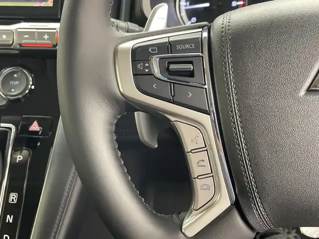 三菱 デリカＤ：５ ブラックエディション 群馬県 2025(令7)年 0.1千km ホワイトダイヤモンド 登録済未使用車　純正ＡＬＰＩＮＥ１１型ナビ　純正ＡＬＩＰＩＮＥ１２．８型後席モニター　全周囲カメラ　衝突被害軽減ブレーキ　ブラインドスポットモニター　両側電動スライドドア　シートヒーター　禁煙車