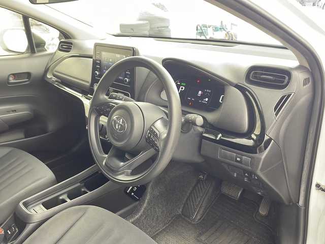 トヨタ アクア X 兵庫県 2022(令4)年 6.2万km プラチナホワイトパールマイカ ・純正ディスプレイオーディオ/・Bluetooth/Miracast/Apple car play//・トヨタセーフティセンス/・レーントレーシングアシスト/・プリクラッシュセーフティ/・ロードサインアシスト/・先行車発進告知機能/・後退速度抑制/・横滑り防止装置/・オートハイビーム/・レーダークルーズコントロール/・ステアリングリモコン/・AC100V充電/・電動格納ミラー/・社外フロアマット/・LEDヘッドライト/・プッシュスタートボタン/・スマートキー