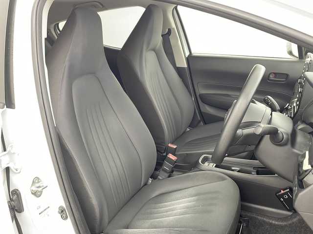 トヨタ アクア X 兵庫県 2022(令4)年 6.2万km プラチナホワイトパールマイカ ・純正ディスプレイオーディオ/・Bluetooth/Miracast/Apple car play//・トヨタセーフティセンス/・レーントレーシングアシスト/・プリクラッシュセーフティ/・ロードサインアシスト/・先行車発進告知機能/・後退速度抑制/・横滑り防止装置/・オートハイビーム/・レーダークルーズコントロール/・ステアリングリモコン/・AC100V充電/・電動格納ミラー/・社外フロアマット/・LEDヘッドライト/・プッシュスタートボタン/・スマートキー