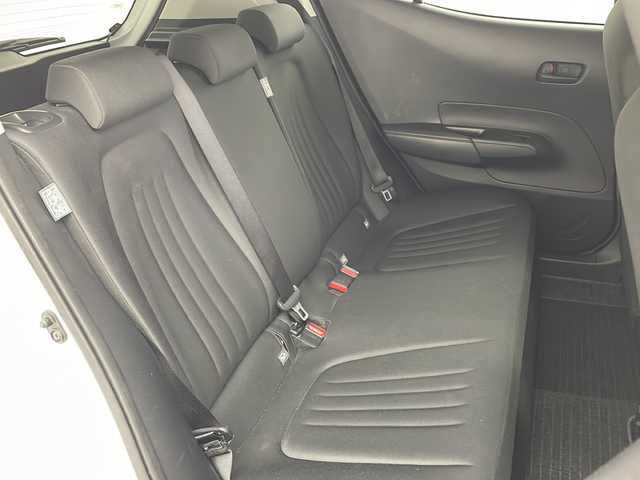 トヨタ アクア X 兵庫県 2022(令4)年 6.2万km プラチナホワイトパールマイカ ・純正ディスプレイオーディオ/・Bluetooth/Miracast/Apple car play//・トヨタセーフティセンス/・レーントレーシングアシスト/・プリクラッシュセーフティ/・ロードサインアシスト/・先行車発進告知機能/・後退速度抑制/・横滑り防止装置/・オートハイビーム/・レーダークルーズコントロール/・ステアリングリモコン/・AC100V充電/・電動格納ミラー/・社外フロアマット/・LEDヘッドライト/・プッシュスタートボタン/・スマートキー