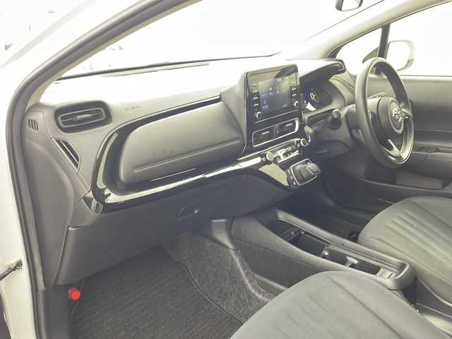 トヨタ アクア X 兵庫県 2022(令4)年 6.2万km プラチナホワイトパールマイカ ・純正ディスプレイオーディオ/・Bluetooth/Miracast/Apple car play//・トヨタセーフティセンス/・レーントレーシングアシスト/・プリクラッシュセーフティ/・ロードサインアシスト/・先行車発進告知機能/・後退速度抑制/・横滑り防止装置/・オートハイビーム/・レーダークルーズコントロール/・ステアリングリモコン/・AC100V充電/・電動格納ミラー/・社外フロアマット/・LEDヘッドライト/・プッシュスタートボタン/・スマートキー