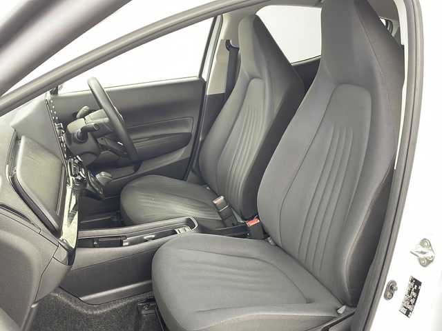 トヨタ アクア X 兵庫県 2022(令4)年 6.2万km プラチナホワイトパールマイカ ・純正ディスプレイオーディオ/・Bluetooth/Miracast/Apple car play//・トヨタセーフティセンス/・レーントレーシングアシスト/・プリクラッシュセーフティ/・ロードサインアシスト/・先行車発進告知機能/・後退速度抑制/・横滑り防止装置/・オートハイビーム/・レーダークルーズコントロール/・ステアリングリモコン/・AC100V充電/・電動格納ミラー/・社外フロアマット/・LEDヘッドライト/・プッシュスタートボタン/・スマートキー