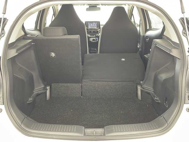 トヨタ アクア X 兵庫県 2022(令4)年 6.2万km プラチナホワイトパールマイカ ・純正ディスプレイオーディオ/・Bluetooth/Miracast/Apple car play//・トヨタセーフティセンス/・レーントレーシングアシスト/・プリクラッシュセーフティ/・ロードサインアシスト/・先行車発進告知機能/・後退速度抑制/・横滑り防止装置/・オートハイビーム/・レーダークルーズコントロール/・ステアリングリモコン/・AC100V充電/・電動格納ミラー/・社外フロアマット/・LEDヘッドライト/・プッシュスタートボタン/・スマートキー