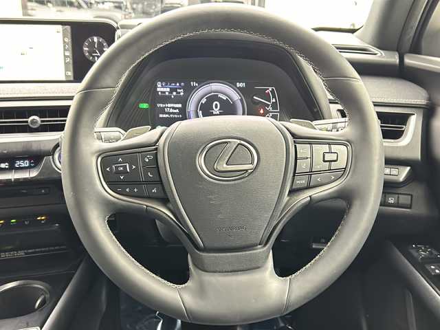 レクサス ＵＸ 250h バージョンL 宮城県 2022(令4)年 6.2万km ソニックチタニウム メーカーナビ/パノラミックビューモニター/黒レザーシート/三眼LEDヘッドランプ/パワーバックドア/シートヒーター/ベンチレーション/ステアリングヒーター/ワイヤレス充電/クリアランスソナー/レクサスセーフティ/フルセグTV/純正18インチAW/禁煙車