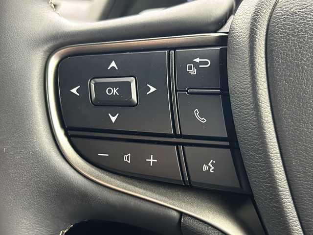 レクサス ＵＸ 250h バージョンL 宮城県 2022(令4)年 6.2万km ソニックチタニウム メーカーナビ/パノラミックビューモニター/黒レザーシート/三眼LEDヘッドランプ/パワーバックドア/シートヒーター/ベンチレーション/ステアリングヒーター/ワイヤレス充電/クリアランスソナー/レクサスセーフティ/フルセグTV/純正18インチAW/禁煙車