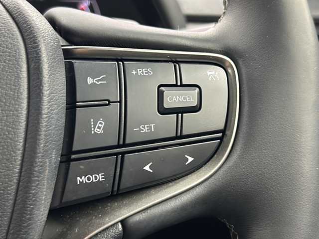 レクサス ＵＸ 250h バージョンL 宮城県 2022(令4)年 6.2万km ソニックチタニウム メーカーナビ/パノラミックビューモニター/黒レザーシート/三眼LEDヘッドランプ/パワーバックドア/シートヒーター/ベンチレーション/ステアリングヒーター/ワイヤレス充電/クリアランスソナー/レクサスセーフティ/フルセグTV/純正18インチAW/禁煙車