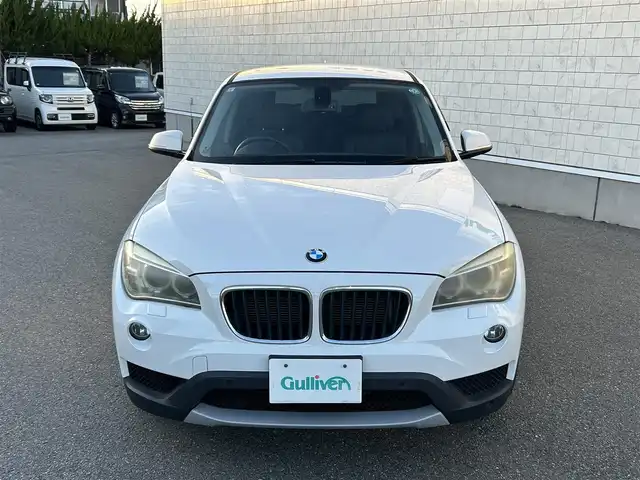 ＢＭＷ Ｘ１ xDrive 20i ファッショニスタ 山形県 2013(平25)年 12.7万km アルピンホワイトⅢ 4WD/純正HDDナビ/・AM/FM/CD/DVD/アイドリングストップ/コーナーセンサー/横滑り防止装置/盗難防止装置/LEDヘッドライト/オートライト/フロントフォグランプ/レザーシート/パワーシート（D/N席）/シートヒーター（D/N席）/バックカメラ/レーダー探知機/純正フロアマット/純正ドアバイザー