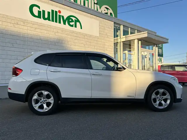 ＢＭＷ Ｘ１ xDrive 20i ファッショニスタ 山形県 2013(平25)年 12.7万km アルピンホワイトⅢ 4WD/純正HDDナビ/・AM/FM/CD/DVD/アイドリングストップ/コーナーセンサー/横滑り防止装置/盗難防止装置/LEDヘッドライト/オートライト/フロントフォグランプ/レザーシート/パワーシート（D/N席）/シートヒーター（D/N席）/バックカメラ/レーダー探知機/純正フロアマット/純正ドアバイザー