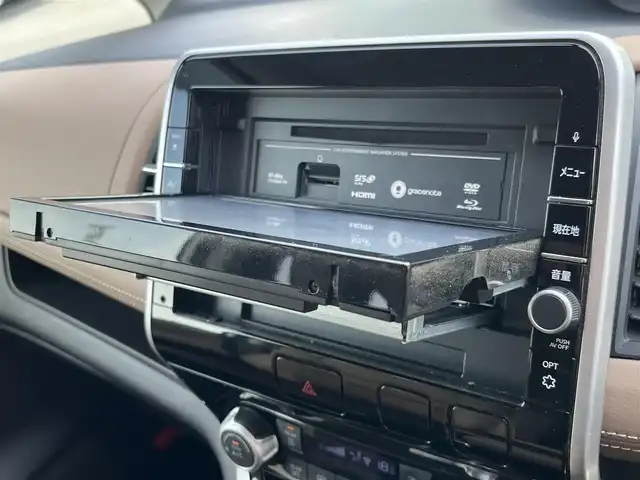 日産 セレナ ハイウェイスター G プロパイロットED 奈良県 2016(平28)年 6万km ブリリアントホワイトパール 純正9インチナビ（MM516D-L）/（フルセグ/BT/CD/DVD）/carrozzeria10インチフリップダウンモニター/（TVM-FW1020）/プロパイロット/バックカメラ/前後コーナーセンサー/衝突軽減システム/レーンキープアシスト/両側パワースライドドア/ハーフレザーシート（ブラウンXベージュ）/前席シートヒーター/後席サンシェード/LEDヘッドライト/オートライト/前方ドライブレコーダー/純正16インチAW/取り扱い説明書/スペアキーX1