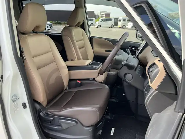 日産 セレナ ハイウェイスター G プロパイロットED 奈良県 2016(平28)年 6万km ブリリアントホワイトパール 純正9インチナビ（MM516D-L）/（フルセグ/BT/CD/DVD）/carrozzeria10インチフリップダウンモニター/（TVM-FW1020）/プロパイロット/バックカメラ/前後コーナーセンサー/衝突軽減システム/レーンキープアシスト/両側パワースライドドア/ハーフレザーシート（ブラウンXベージュ）/前席シートヒーター/後席サンシェード/LEDヘッドライト/オートライト/前方ドライブレコーダー/純正16インチAW/取り扱い説明書/スペアキーX1