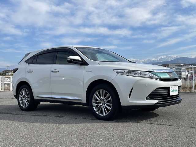 トヨタ ハリアー ハイブリッド プレミアム 富山県 2017(平29)年 12.5万km ホワイトパールクリスタルシャイン 禁煙車/４ＷＤ/ハーフレザー/ディーラーオプション９インチナビ/型式：NS2T-Y66T/【フルセグＴＶ/Bluetooth/CD/DVD/SD】/ビルトインＥＴＣ/運転席側パワーシート/クルーズコントロール追従機能有/バックカメラ/プッシュスタート/フォグランプ/純正フロアマット/純正アルミホイール/LEDヘッドライト