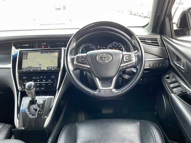 トヨタ ハリアー ハイブリッド プレミアム 富山県 2017(平29)年 12.5万km ホワイトパールクリスタルシャイン 禁煙車/４ＷＤ/ハーフレザー/ディーラーオプション９インチナビ/型式：NS2T-Y66T/【フルセグＴＶ/Bluetooth/CD/DVD/SD】/ビルトインＥＴＣ/運転席側パワーシート/クルーズコントロール追従機能有/バックカメラ/プッシュスタート/フォグランプ/純正フロアマット/純正アルミホイール/LEDヘッドライト