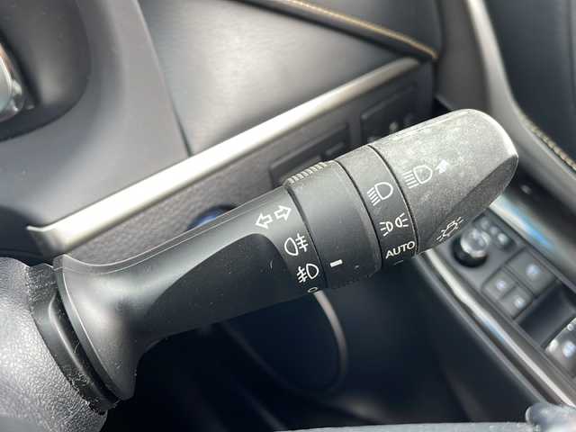 トヨタ ハリアー ハイブリッド プレミアム 富山県 2017(平29)年 12.5万km ホワイトパールクリスタルシャイン 禁煙車/４ＷＤ/ハーフレザー/ディーラーオプション９インチナビ/型式：NS2T-Y66T/【フルセグＴＶ/Bluetooth/CD/DVD/SD】/ビルトインＥＴＣ/運転席側パワーシート/クルーズコントロール追従機能有/バックカメラ/プッシュスタート/フォグランプ/純正フロアマット/純正アルミホイール/LEDヘッドライト