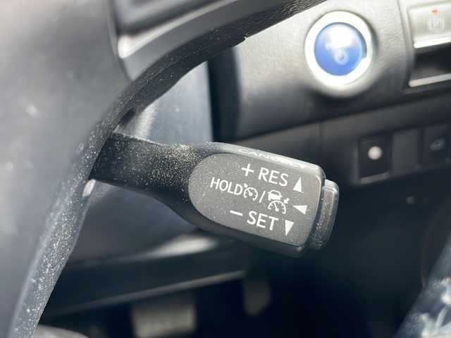 トヨタ ハリアー ハイブリッド プレミアム 富山県 2017(平29)年 12.5万km ホワイトパールクリスタルシャイン 禁煙車/４ＷＤ/ハーフレザー/ディーラーオプション９インチナビ/型式：NS2T-Y66T/【フルセグＴＶ/Bluetooth/CD/DVD/SD】/ビルトインＥＴＣ/運転席側パワーシート/クルーズコントロール追従機能有/バックカメラ/プッシュスタート/フォグランプ/純正フロアマット/純正アルミホイール/LEDヘッドライト