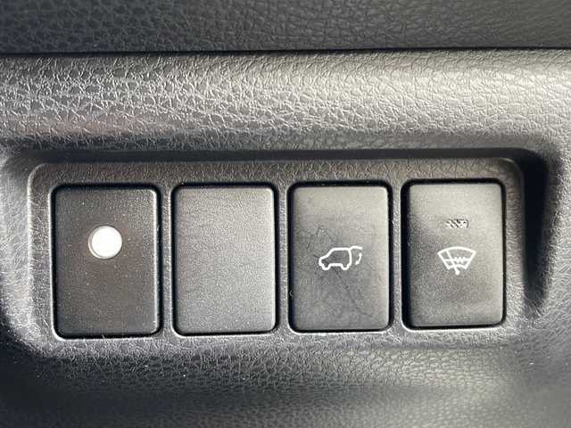 トヨタ ハリアー ハイブリッド プレミアム 富山県 2017(平29)年 12.5万km ホワイトパールクリスタルシャイン 禁煙車/４ＷＤ/ハーフレザー/ディーラーオプション９インチナビ/型式：NS2T-Y66T/【フルセグＴＶ/Bluetooth/CD/DVD/SD】/ビルトインＥＴＣ/運転席側パワーシート/クルーズコントロール追従機能有/バックカメラ/プッシュスタート/フォグランプ/純正フロアマット/純正アルミホイール/LEDヘッドライト