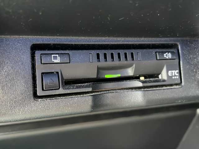 トヨタ ハリアー ハイブリッド プレミアム 富山県 2017(平29)年 12.5万km ホワイトパールクリスタルシャイン 禁煙車/４ＷＤ/ハーフレザー/ディーラーオプション９インチナビ/型式：NS2T-Y66T/【フルセグＴＶ/Bluetooth/CD/DVD/SD】/ビルトインＥＴＣ/運転席側パワーシート/クルーズコントロール追従機能有/バックカメラ/プッシュスタート/フォグランプ/純正フロアマット/純正アルミホイール/LEDヘッドライト