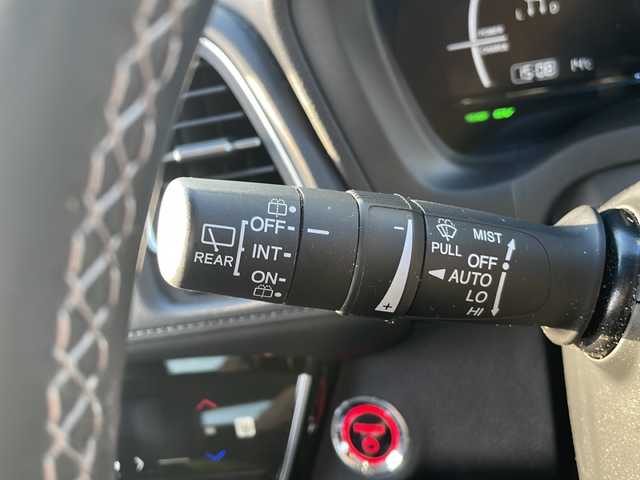 ホンダ ヴェゼル ハイブリッド Z ホンダセンシング 三重県 2019(平31)年 4万km ルーセブラックM 純正ナビ/バックカメラ/純正ドラレコ/純正ビルトインＥＴＣ/シートヒーター/追従クルーズコントロール/レーンキープアシスト/先行車発進告知/標識認識システム/衝突軽減ブレーキ/パドルシフト/ハーフレザーシート/ＬＥＤオートライト/フォグライト/寒冷地仕様/純正ＡＷ/電動格納ミラー/禁煙車