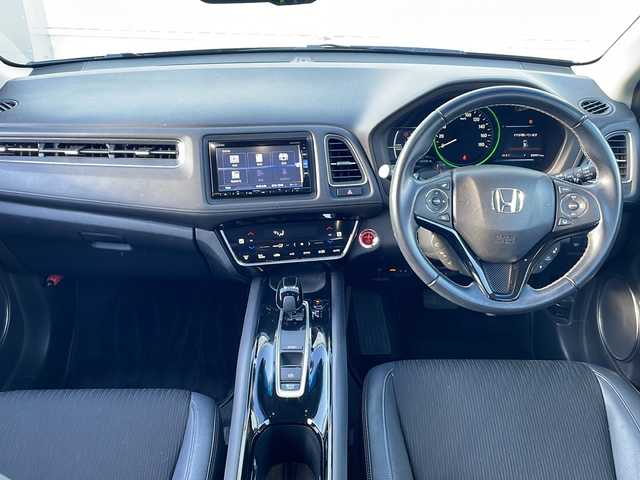 ホンダ ヴェゼル ハイブリッド Z ホンダセンシング 三重県 2019(平31)年 4万km ルーセブラックM 純正ナビ/バックカメラ/純正ドラレコ/純正ビルトインＥＴＣ/シートヒーター/追従クルーズコントロール/レーンキープアシスト/先行車発進告知/標識認識システム/衝突軽減ブレーキ/パドルシフト/ハーフレザーシート/ＬＥＤオートライト/フォグライト/寒冷地仕様/純正ＡＷ/電動格納ミラー/禁煙車