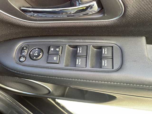 ホンダ ヴェゼル ハイブリッド Z ホンダセンシング 三重県 2019(平31)年 4万km ルーセブラックM 純正ナビ/バックカメラ/純正ドラレコ/純正ビルトインＥＴＣ/シートヒーター/追従クルーズコントロール/レーンキープアシスト/先行車発進告知/標識認識システム/衝突軽減ブレーキ/パドルシフト/ハーフレザーシート/ＬＥＤオートライト/フォグライト/寒冷地仕様/純正ＡＷ/電動格納ミラー/禁煙車