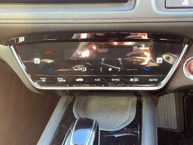 ホンダ ヴェゼル ハイブリッド Z ホンダセンシング 三重県 2019(平31)年 4万km ルーセブラックM 純正ナビ/バックカメラ/純正ドラレコ/純正ビルトインＥＴＣ/シートヒーター/追従クルーズコントロール/レーンキープアシスト/先行車発進告知/標識認識システム/衝突軽減ブレーキ/パドルシフト/ハーフレザーシート/ＬＥＤオートライト/フォグライト/寒冷地仕様/純正ＡＷ/電動格納ミラー/禁煙車