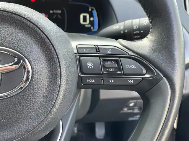 トヨタ アクア Z 滋賀県 2022(令4)年 2.6万km クリアベージュメタリック 純正10.5型ディスプレイオーディオ/（BT/USB）/トヨタセーフティセンス/・プリクラッシュセーフティ（PCS）/・レーントレーシングアシスト（LTA）/・レーダークルーズコントロール（全車速追従機能付）/・ロードサインアシスト（RSA）/・オートマチックハイビーム（AHB）/・先行車発進告知機能/パーキングサポートブレーキ/クリアランスソナー/ブラインドスポットモニター（BSM）/アドバンスト パーク（駐車支援システム）/バック/フロント/サイドカメラ/ビルトインETC/ハーフレザーシート/D席パワーシート/前席シートヒーター/ステアリングヒーター/AC100V/LEDヘッドライト/純正フロアマット/純正15インチAW